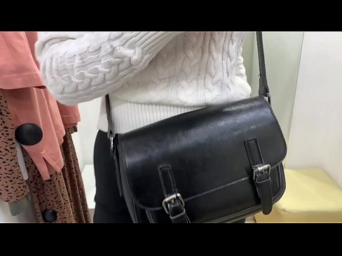 ❤️ Јавна мастурбација младе кучке ФералБерри са дилдом у соби за мерење ☑ Порно фб на sr.hentaisaturn.ru ☑